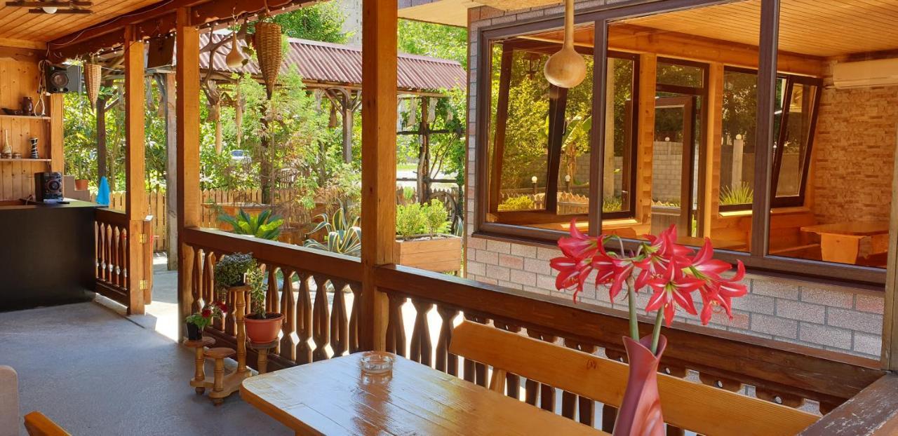 גגרה Apartments On Lakoba מראה חיצוני תמונה