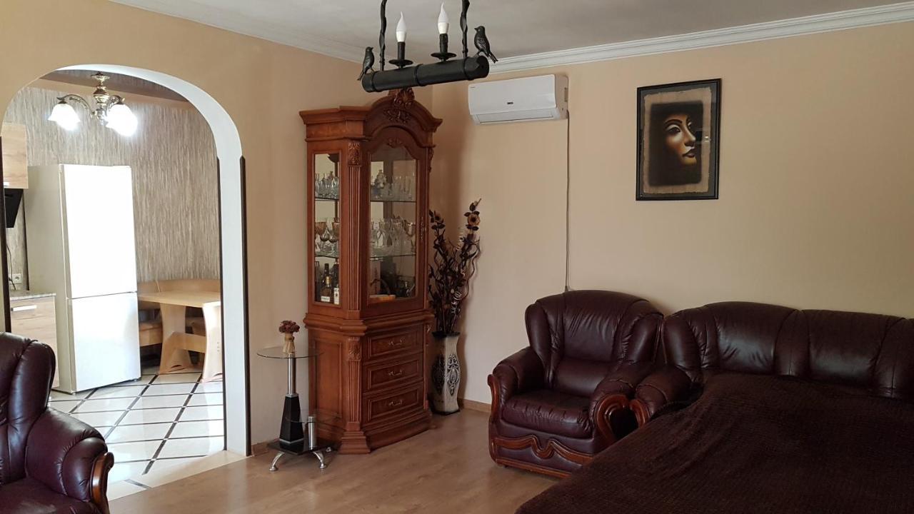 גגרה Apartments On Lakoba מראה חיצוני תמונה