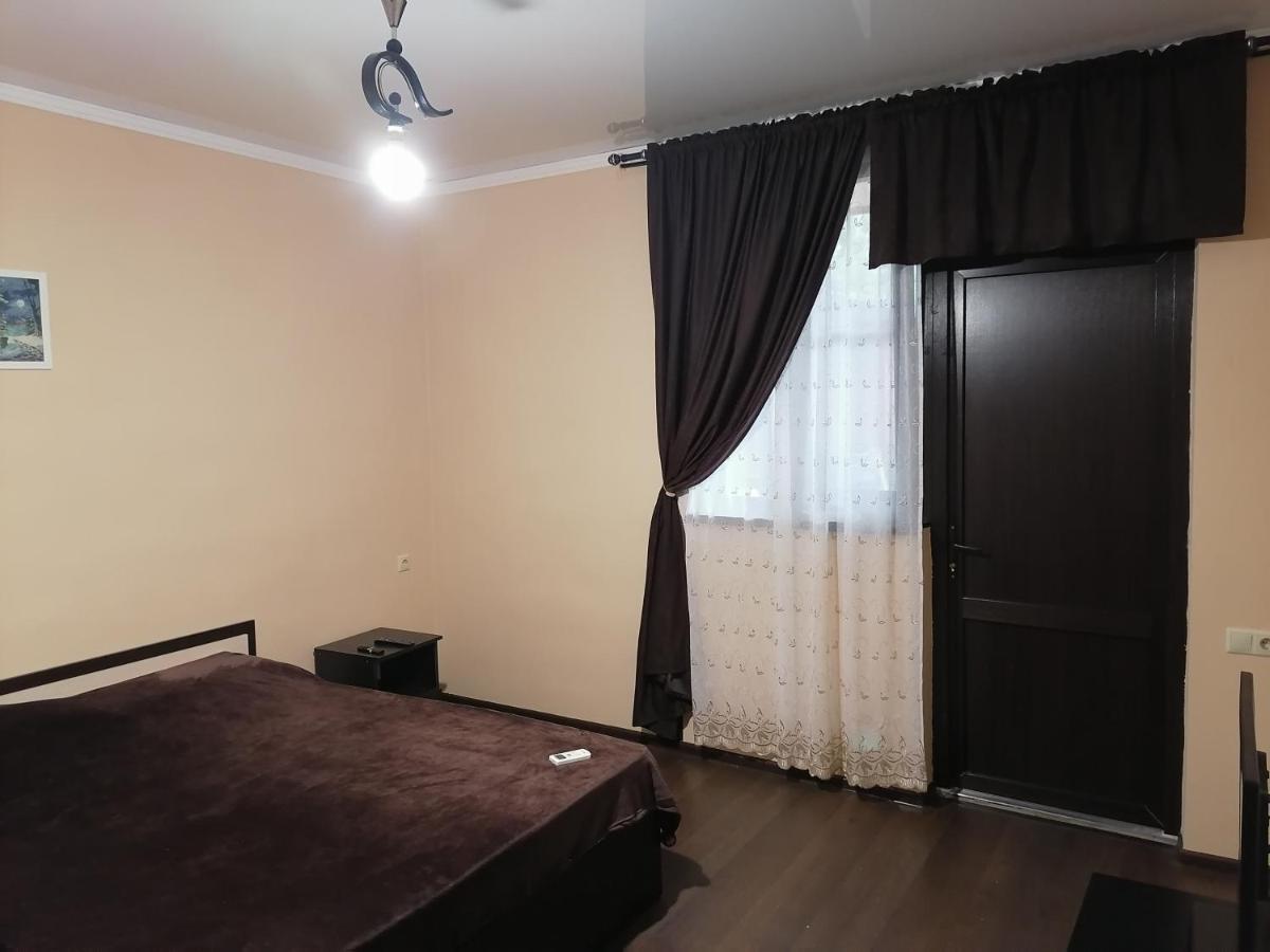גגרה Apartments On Lakoba מראה חיצוני תמונה